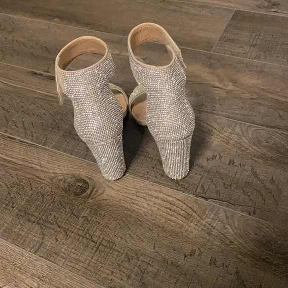 Spring sparkly high heals - Picture 3 of 3